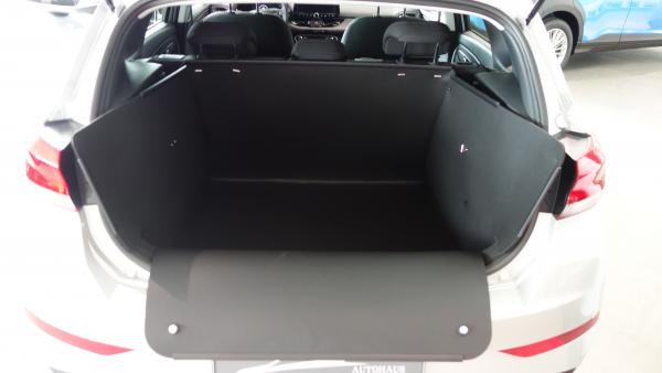 Sie haben nicht nur für den gesamten Kofferraum von Hyundai i30  sondern auch für die Ladekante und Stoßstange professionellen und zuverlässigen Schutz vor Schmutz und Beschädigung. Der inhaenger ist selbststehend, ohne Klettverschlüsse, Bänder oder Schnü